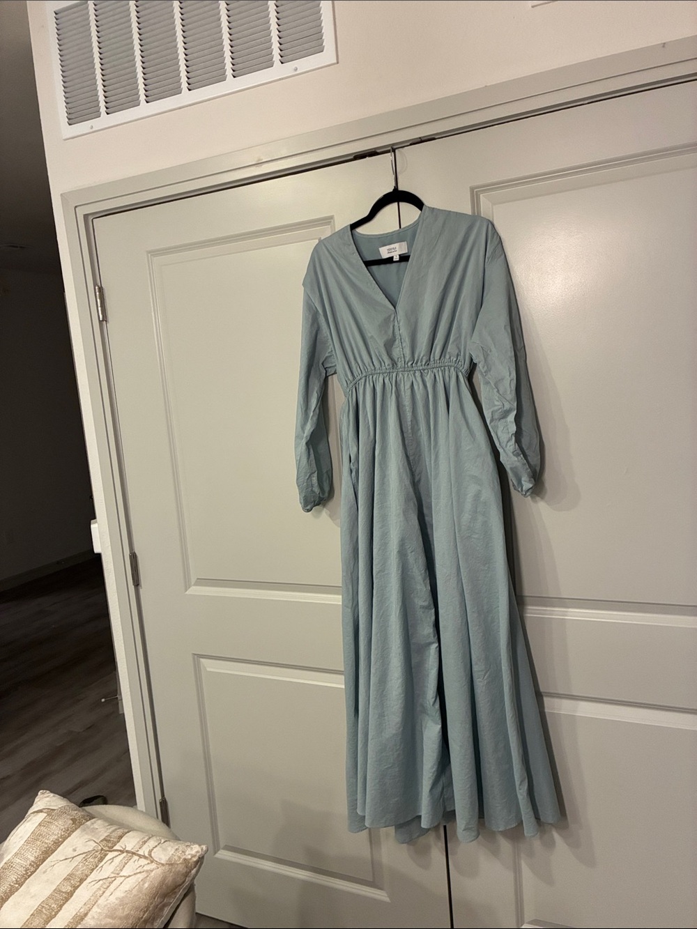 TEXTILE Elizabeth and James Sage Green V-Neck Long Sleeve Maxi Dress
